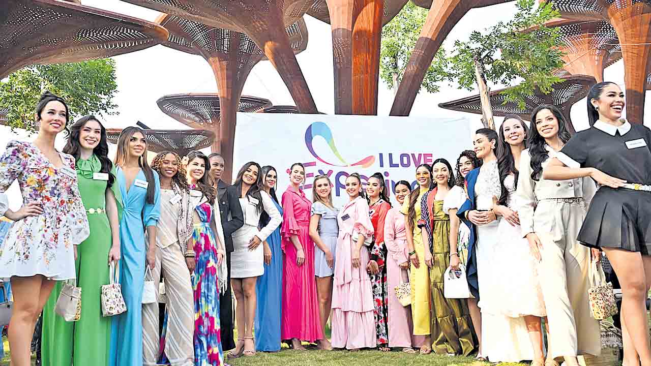 అందగత్తెల సందడి