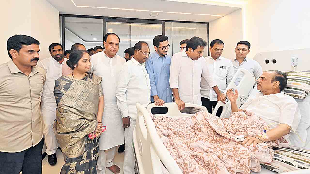 మహమూద్‌ అలీని పరామర్శించిన కేటీఆర్‌