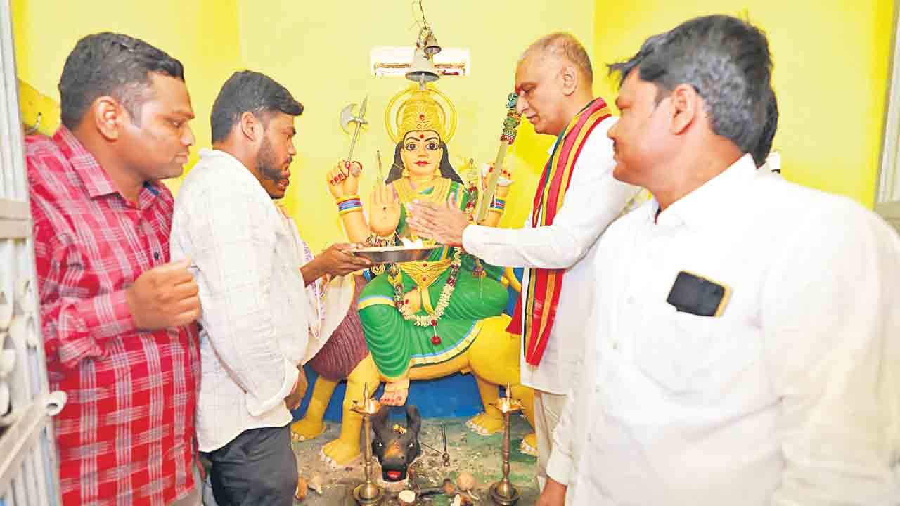 రేవంత్‌రెడ్డి నోరువిప్పితే అబద్ధాలు
