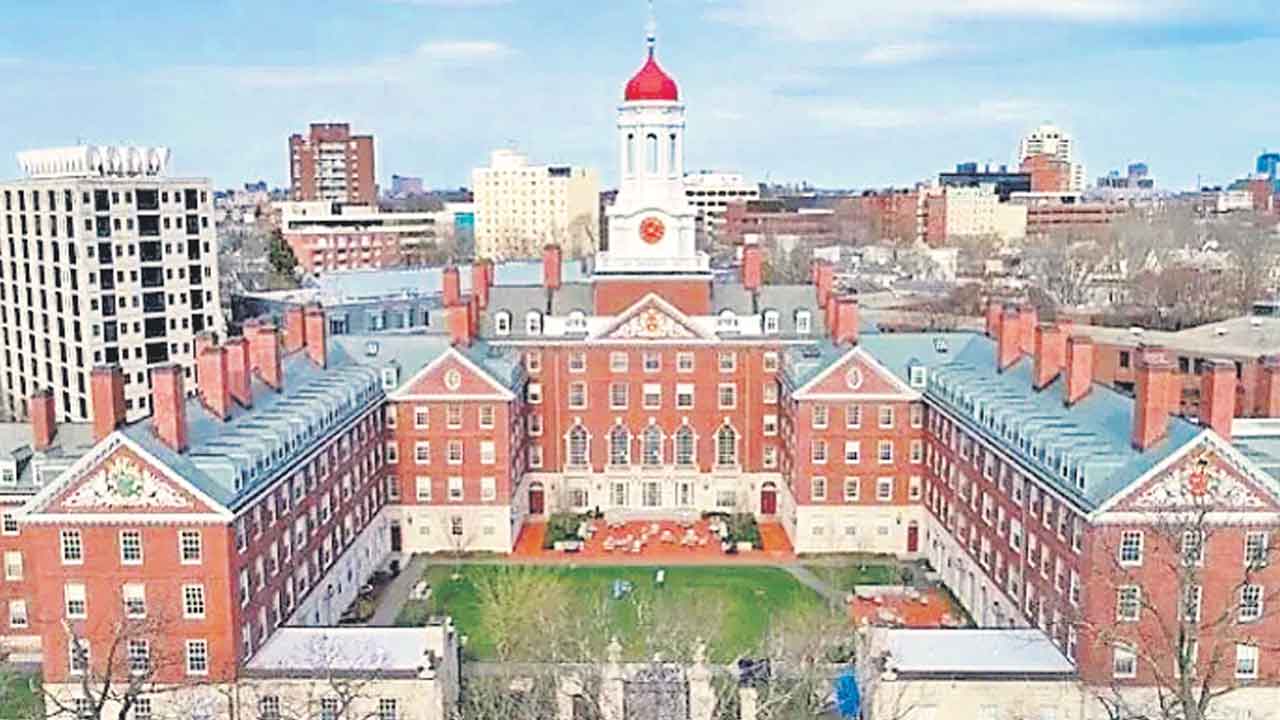 Donald Trump | హార్వర్డ్‌ వర్సిటీకి పన్ను మినహాయింపు రద్దు: ట్రంప్‌