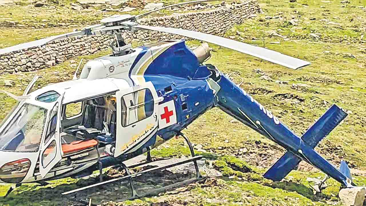 ఎయిర్‌ అంబులెన్స్‌ క్రాష్‌ ల్యాండింగ్‌