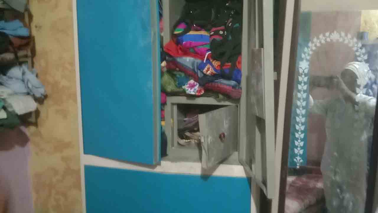 Indravelli | ఇంద్రవెల్లిలో చోరీ.. రెండు తులాల బంగారం, నగదు అపహరణ