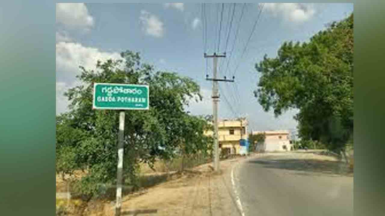 Illegal Constructions | తెలంగాణ కాలనీలో అక్రమనిర్మాణాలు.. ప్రజావాణిలో స్థానికుల ఫిర్యాదు