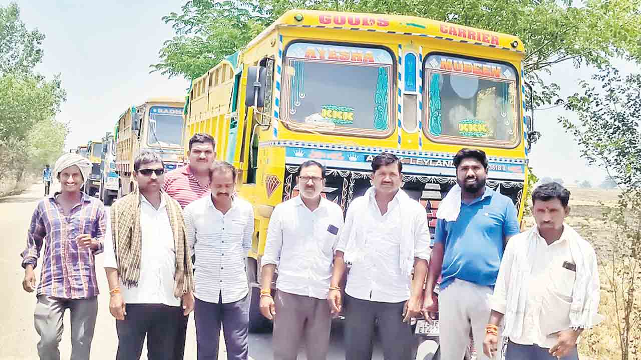 ఇసుక రవాణా ఆపాలి..