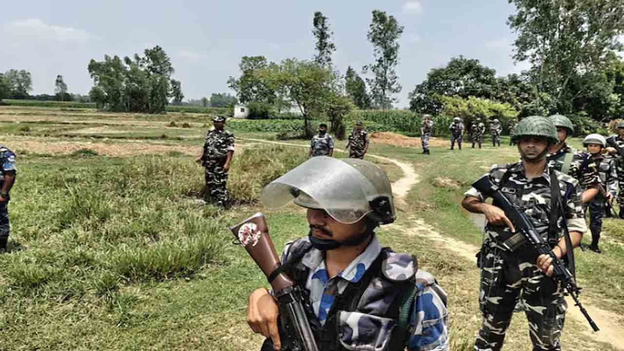 India, Nepal hold military drill | పాక్ ఉగ్రవాదులున్నట్లు నిఘా సమాచారం.. భారత్‌, నేపాల్‌ సరిహద్దులో కూంబింగ్‌