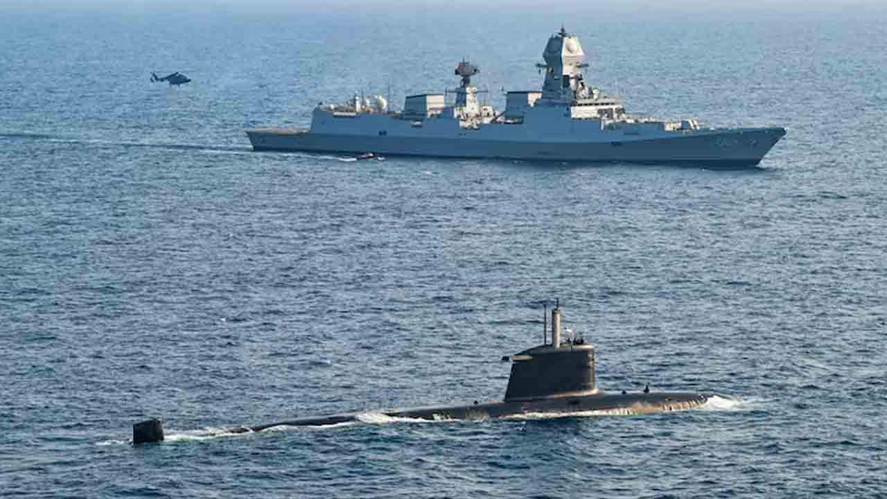 Indian Navy | ఇండియన్‌ నేవీ ‘ట్రైడెంట్‌ పవర్’‌.. సముద్రంలో గస్తీ కాస్తున్న ఫొటో షేర్‌