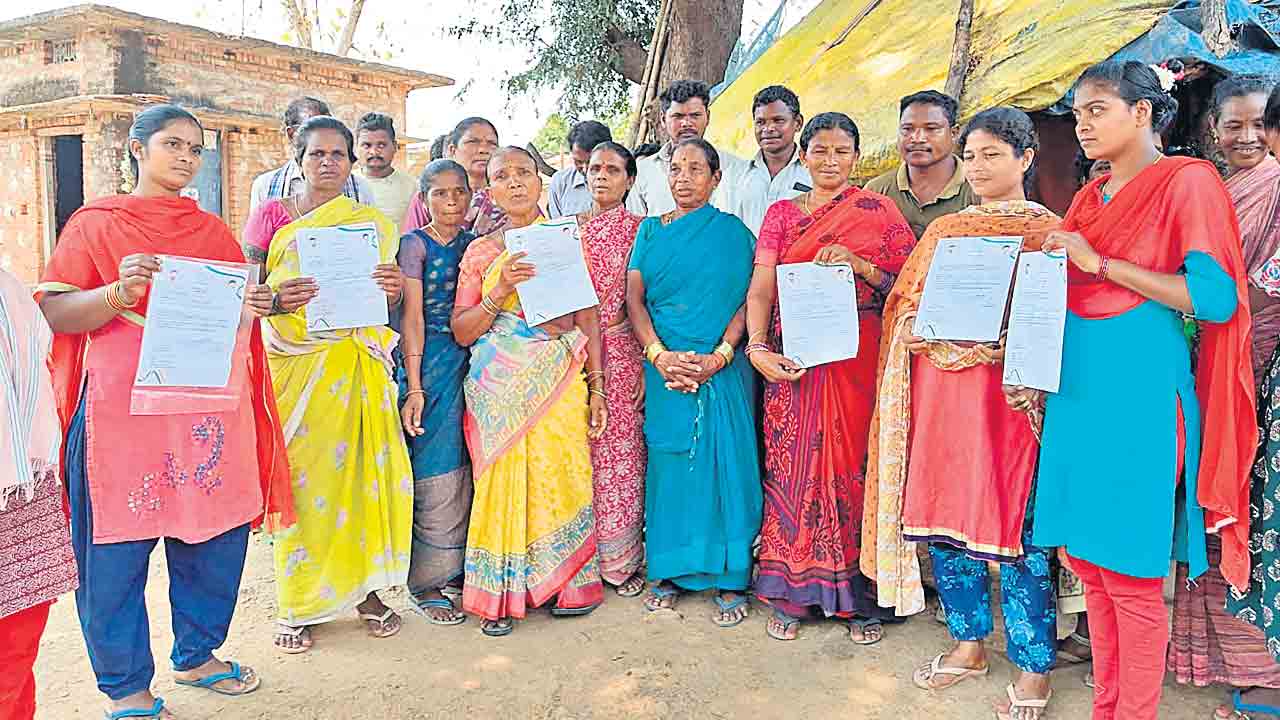 ఇల్లు పాయె.. బిల్లు రాకపాయె.. నమ్మి కూల్చేస్తే.. నట్టేట ముంచారు!