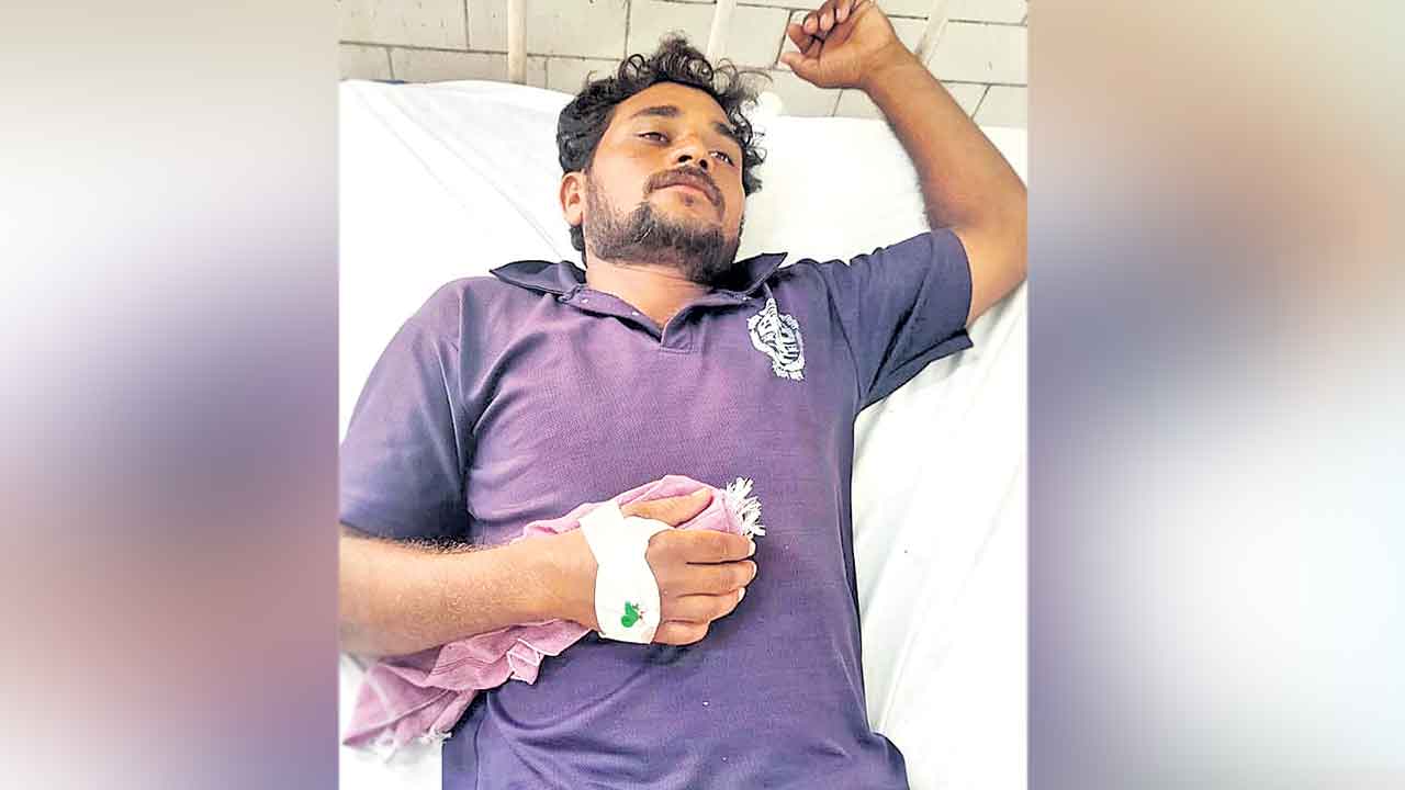 ఇందిరమ్మ ఇల్లు రాలేదని పురుగులమందు తాగిన యువకుడు