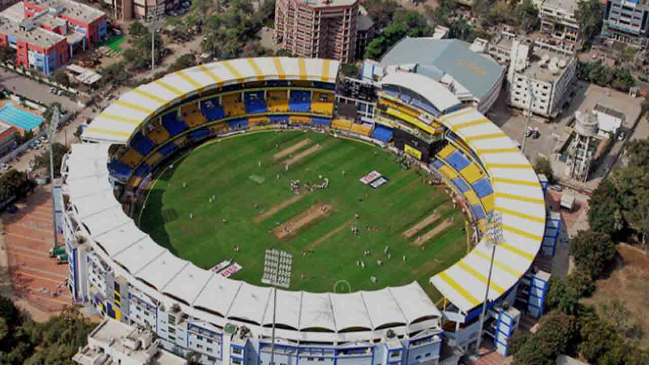 Stadium Gets Bomb Threat | ‘ఆపరేషన్ సిందూర్’ నేపథ్యంలో.. ఇండోర్‌ స్టేడియానికి   బాంబు బెదిరింపు