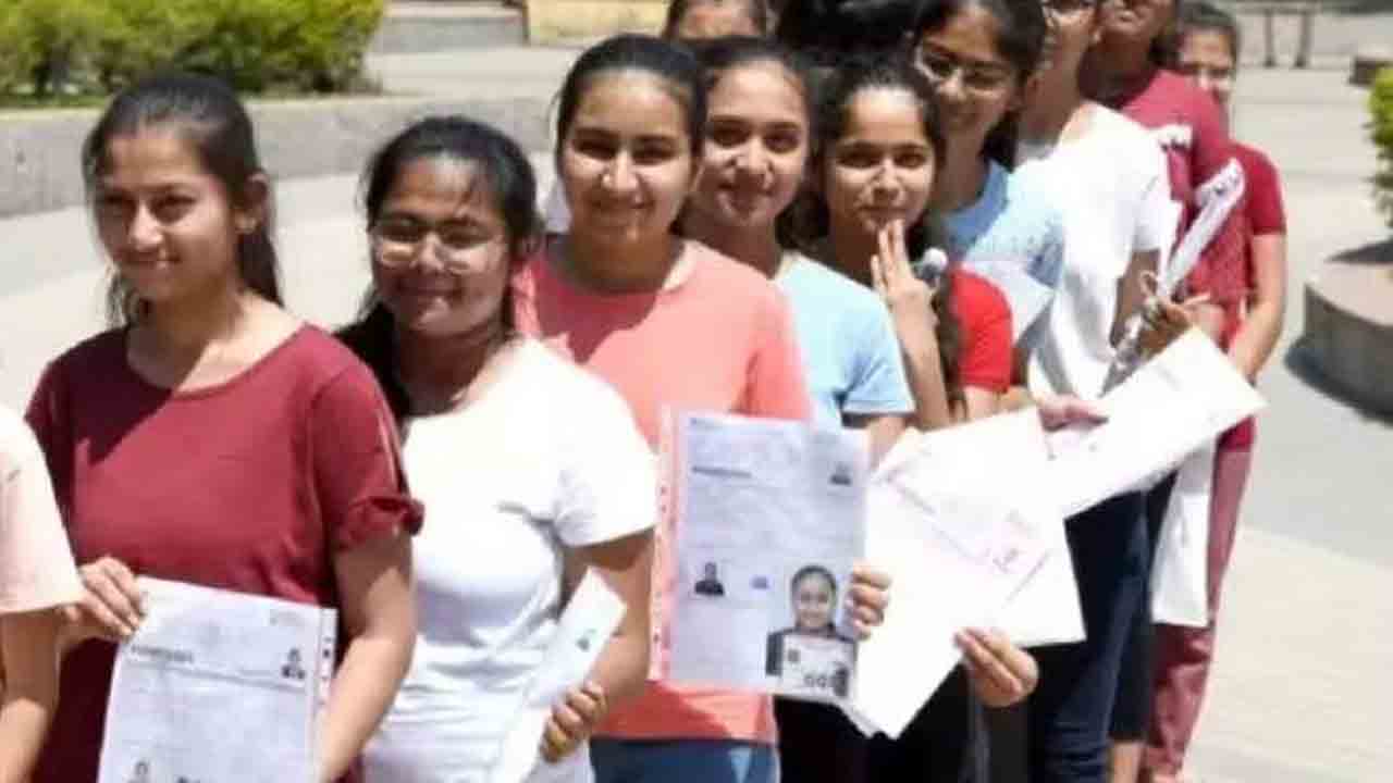 JEE Advanced | రేపు జేఈఈ అడ్వాన్స్‌డ్‌ పరీక్ష.. వాచ్‌లు, హ్యాండ్‌బ్యాగ్‌లు, పర్సులపై నిషేధం