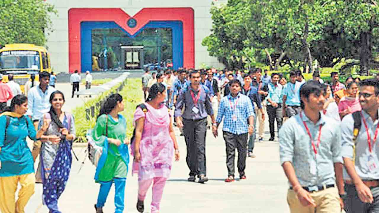 Engineering Counselling | ఇంజినీరింగ్‌ కౌన్సెలింగ్‌ ఇప్పట్లో లేనట్టే.. ఫీజుల సవరణ కోసమే?