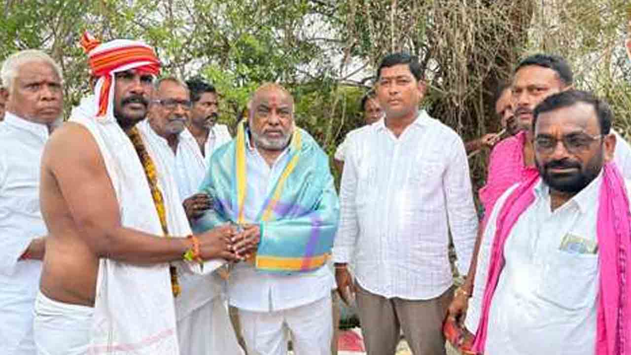 Jogu Ramanna | ప్రభుత్వ నిధులను ఆలయాలకు కేటాయించిన ఘనత కేసీఆర్దే : మాజీ మంత్రి జోగురామన్న