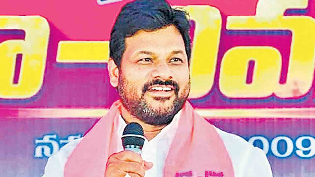 జాన్సన్నాయక్పై కేసు… 2023లో బీఆర్ఎస్ నేతను అడ్డుకుని కాంగ్రెస్ దౌర్జన్యం