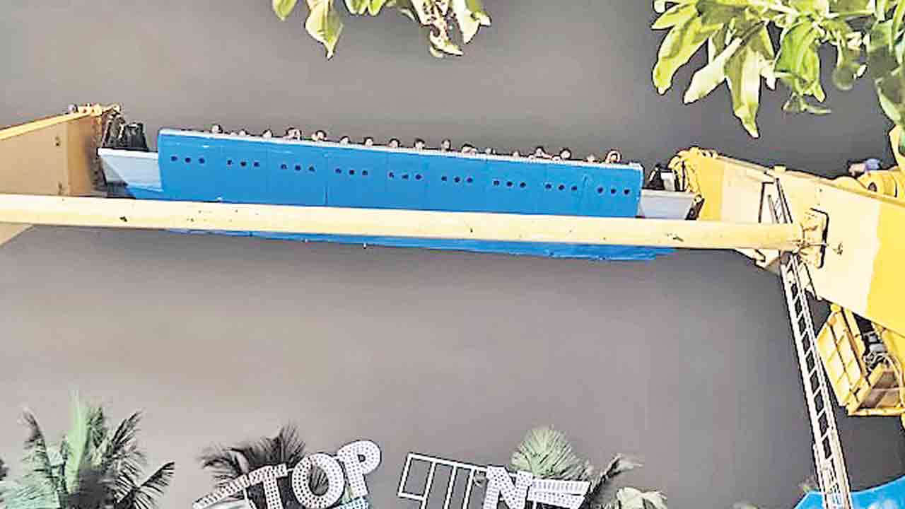 30 మంది 3 గంటలపాటు గాల్లోనే!