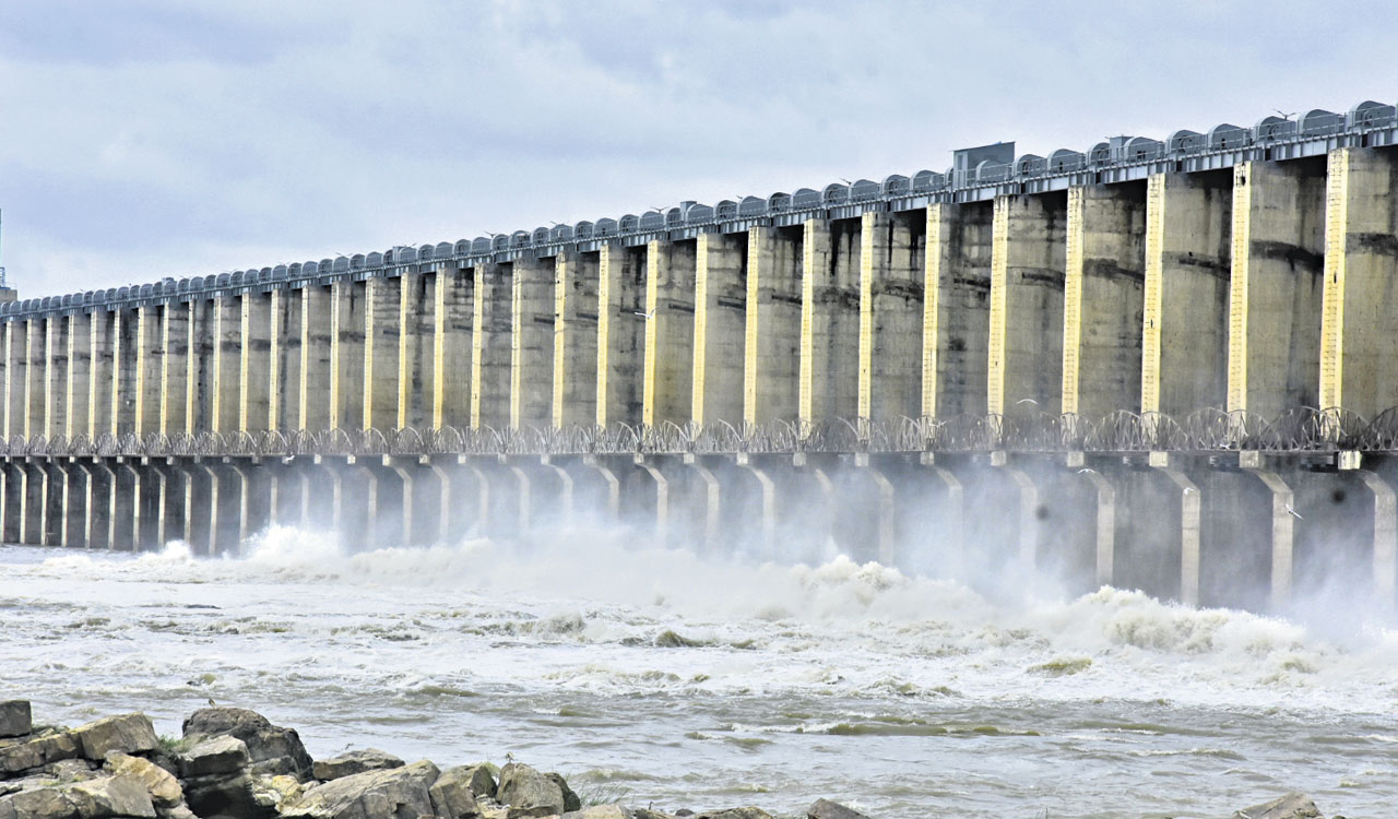 Jurala Dam | జూరాల ప్రాజెక్టుకు ఎగువ నుంచి భారీగా వరద.. పది గేట్ల ఎత్తివేత..!