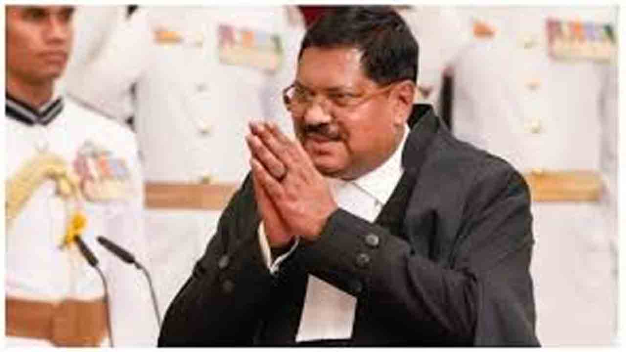 సెలవుల్లో పనిచేయడానికి న్యాయవాదులు ఇష్టపడరు