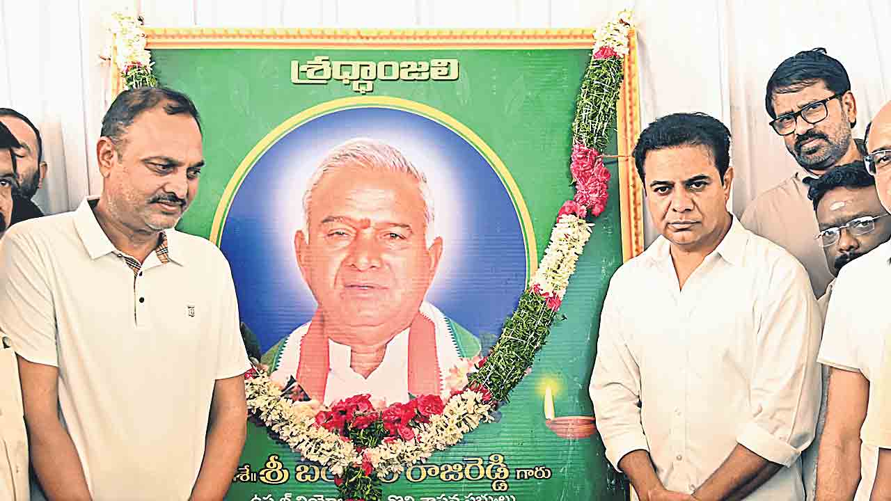 మాజీ ఎమ్మెల్యేకు కేటీఆర్‌ నివాళి