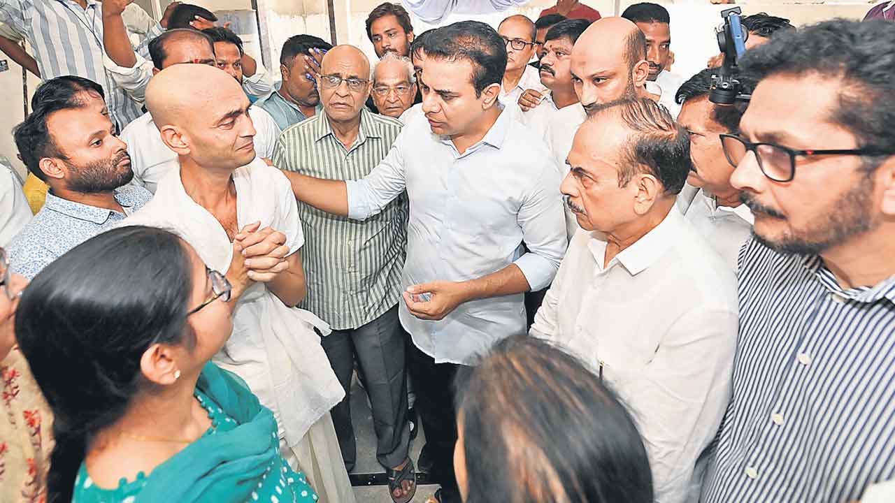 KTR | అందాల పోటీలేనా? ఆర్తనాదాలు పట్టవా?.. ఇంత నిర్లక్ష్యమైతే ప్రజలకు నిత్యం ప్రమాదమే: కేటీఆర్‌