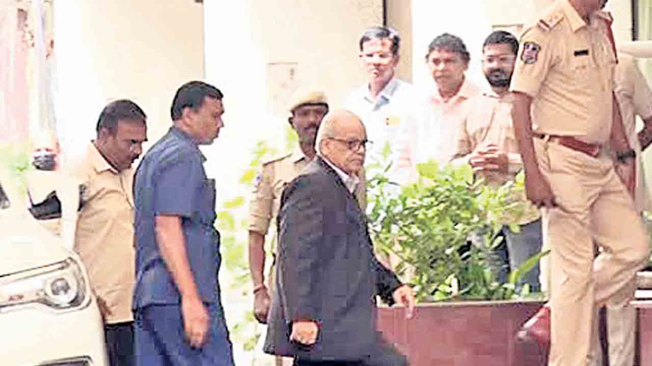 ఎన్నాళ్లీ కమిషన్ల కహానీ