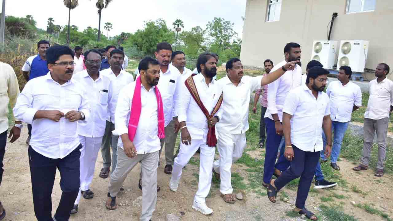 జూన్‌ 2 వరకు నీరా కేంద్రాన్ని ప్రారంభించాలి