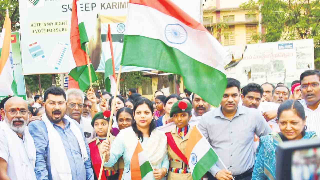 సైన్యానికి సంఘీభావంగా..