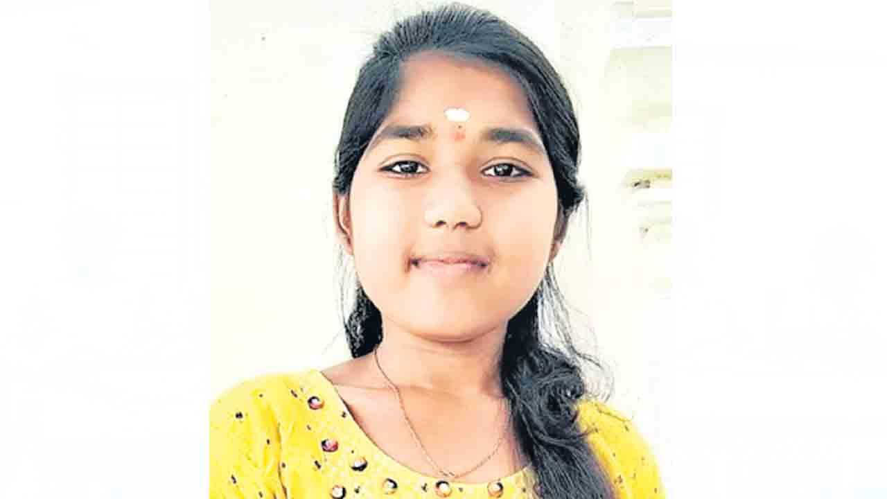 అయ్యో బిడ్డా.. నువ్వే స్కూల్‌ ఫస్ట్‌ అచ్చినవట!