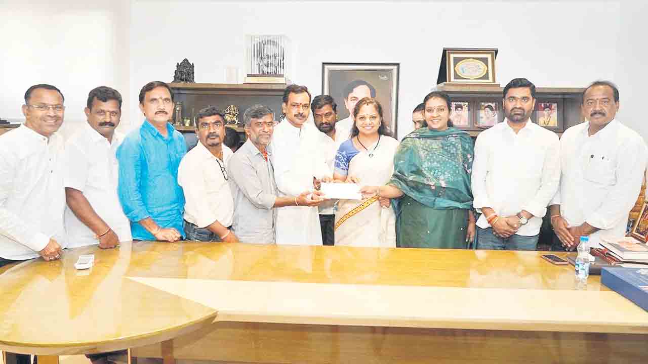 మాటిచ్చి.. నిలబెట్టుకొని..