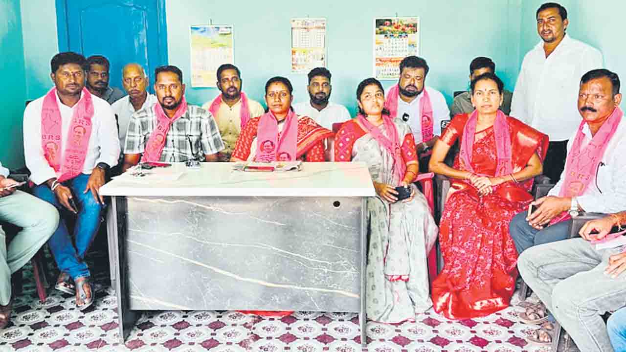 పథకాల అమలులో ఇన్ని కొర్రీలా..?