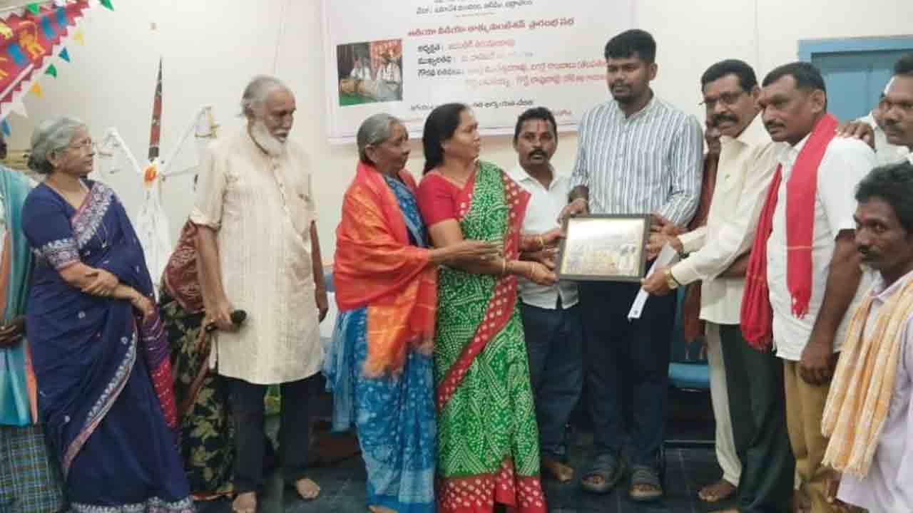 మాతృభాష పరిరక్షణకు కృషిచేయాలి