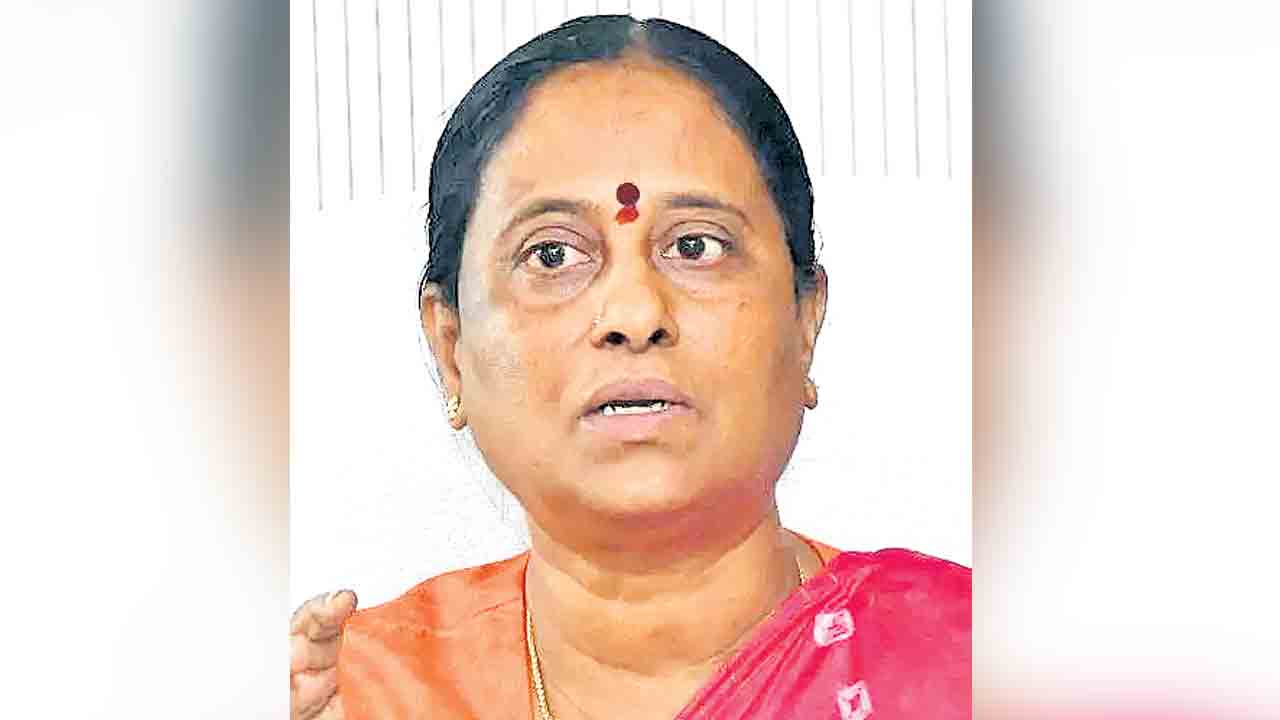 Konda Surekha | మంత్రులు డబ్బులు తీసుకొని ఫైళ్లు క్లియర్‌ చేస్తారు: మంత్రి కొండా సురేఖ