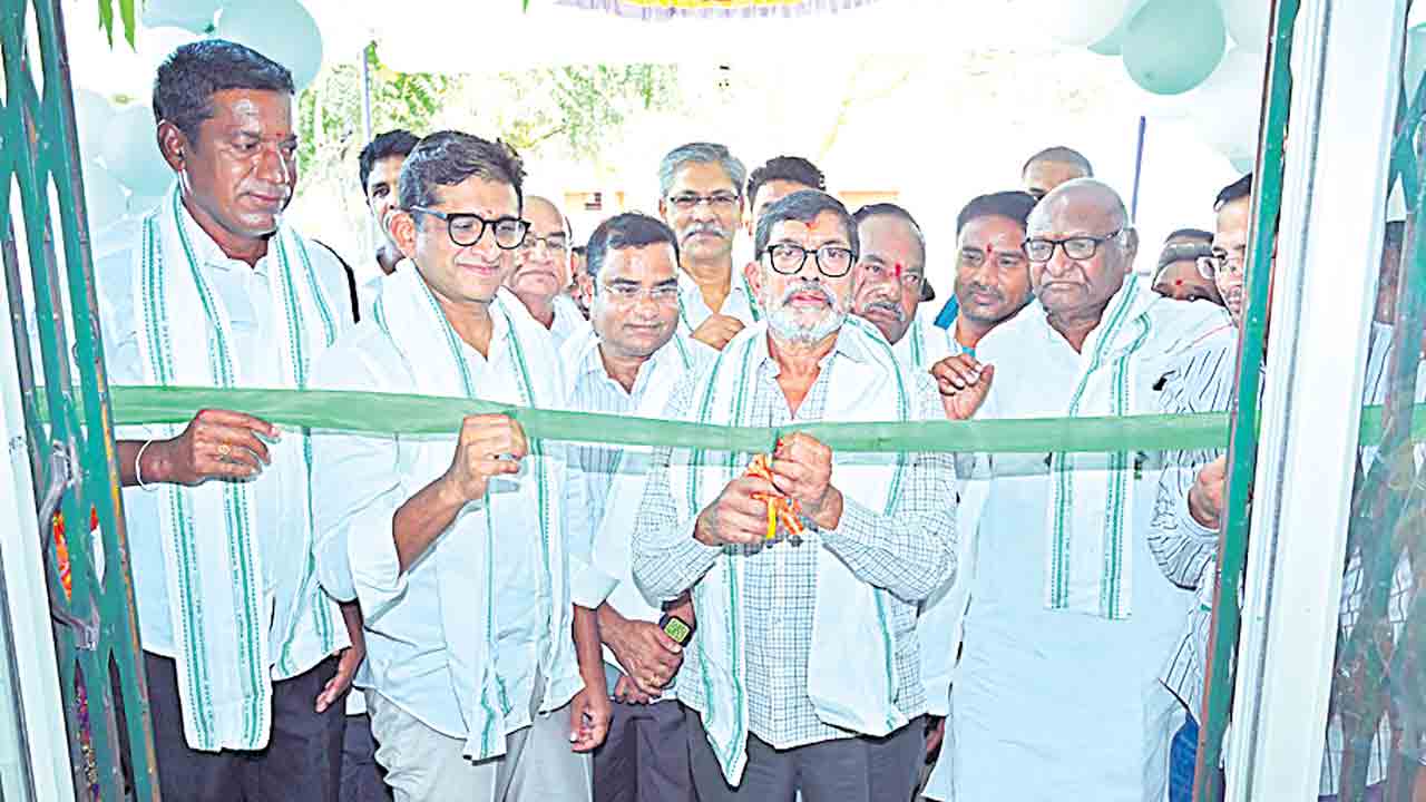 కేడీసీసీబీ సేవలను సద్వినియోగం చేసుకోవాలి