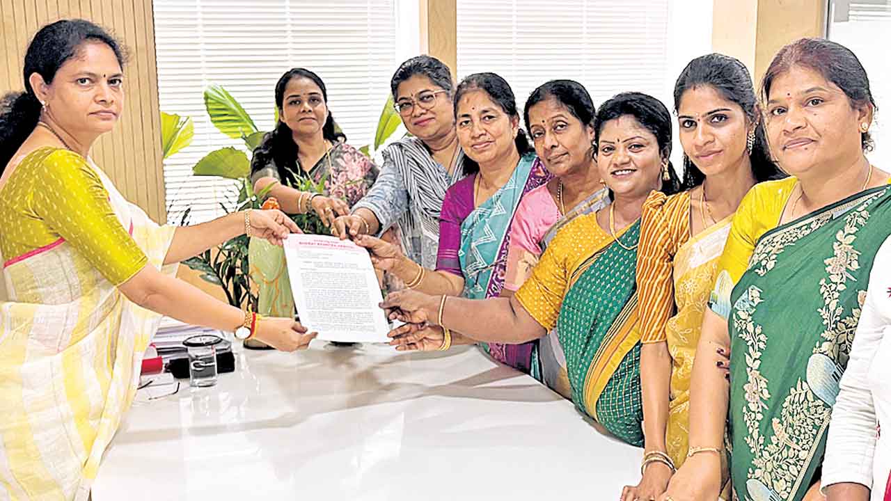 Telangana | మహిళా మంత్రులే కాళ్లు కడగాల్సింది! తెలంగాణ ఆడబిడ్డల్ని అవమానిస్తారా?