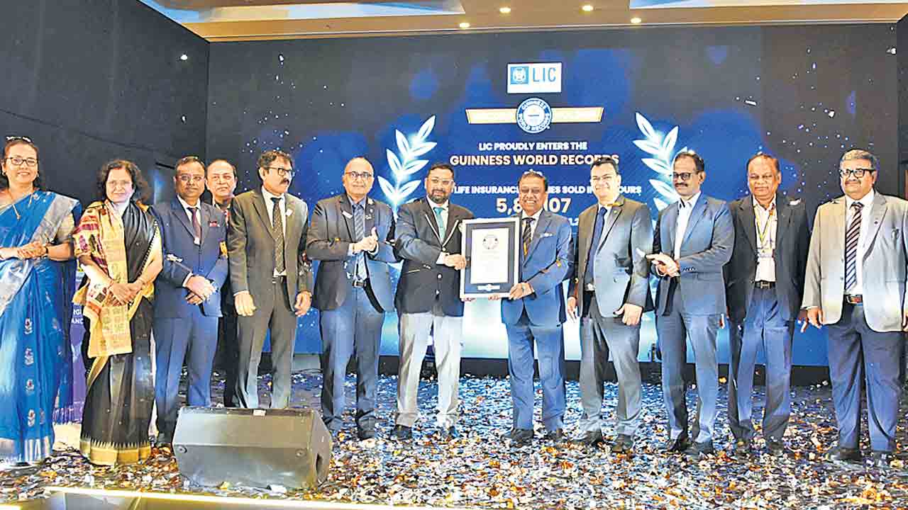 గిన్నిస్‌బుక్‌లో ఎల్‌ఐసీ