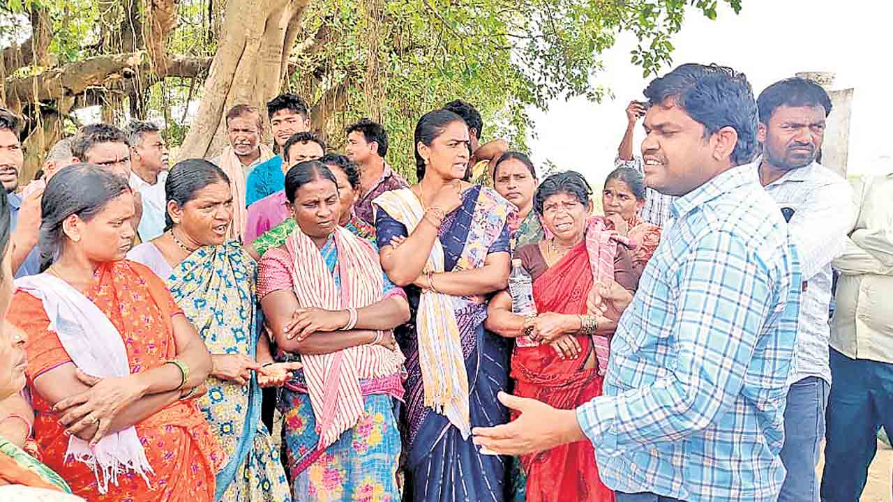 వ్యవసాయ యూనివర్సిటీకి భూములియ్యం