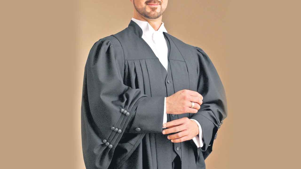 Law Course | నల్లకోటుపై తెల్లకోటు ఆసక్తి!.. లా కోర్సుపై డాక్టర్లు, ఇంజినీర్ల మక్కువ!