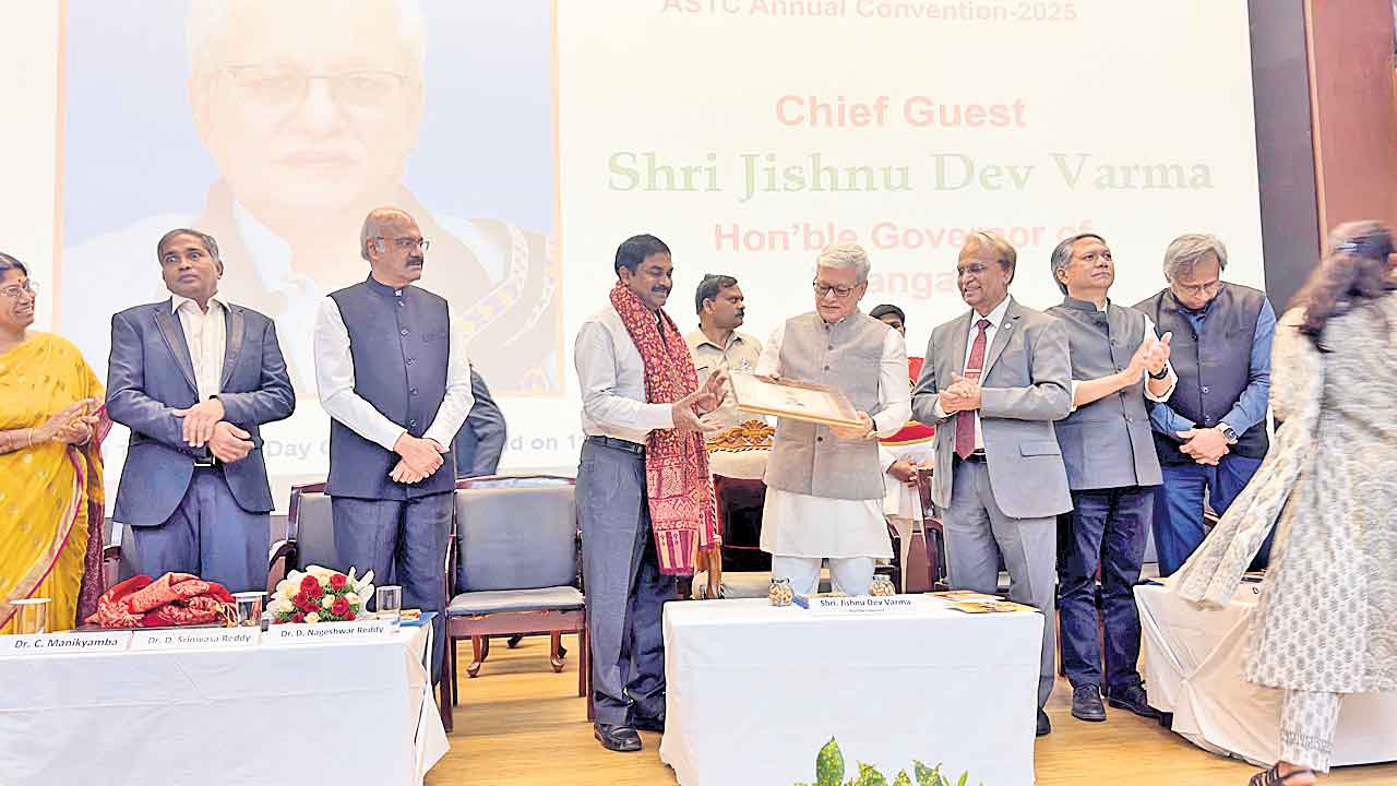 సతీశ్‌రెడ్డికి లైఫ్‌టైమ్‌ అచీవ్‌మెంట్‌ అవార్డు