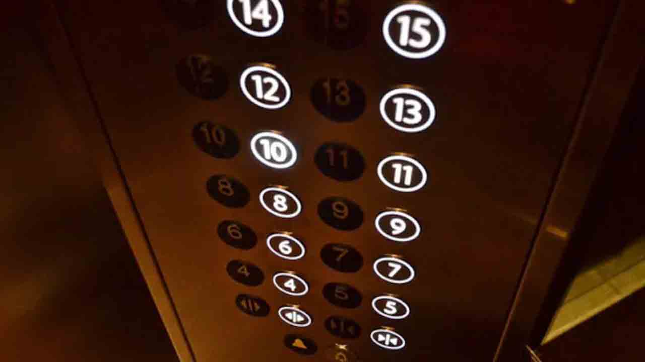 Bhopal | లిఫ్ట్‌లో ఇరుక్కున్న కుమారుడు.. గుండెపోటుతో తండ్రి మృతి