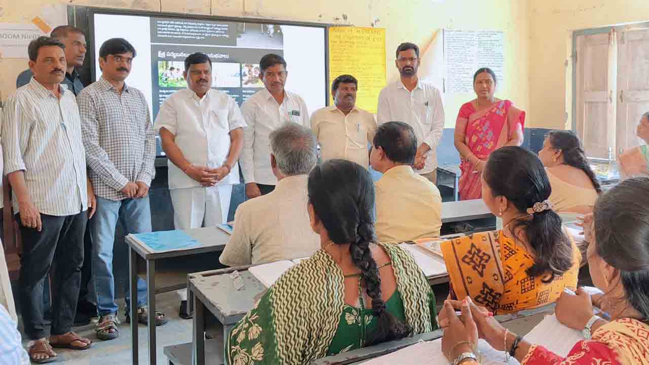 విద్యారంగంలో జిల్లాను రోల్‌మోడల్‌గా నిలుపాలి