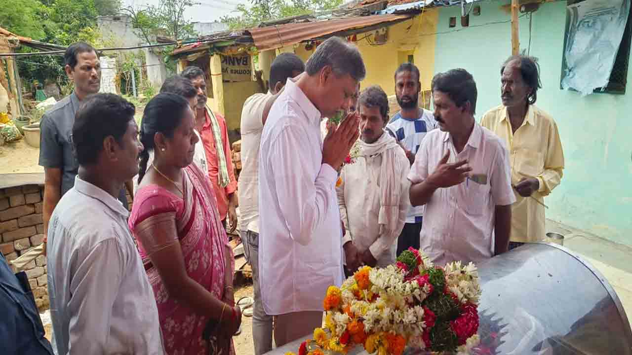 MLA Palla Rajeshwarreddy | అనారోగ్యంతో రాములమ్మ మృతి.. ఎమ్మెల్యే పల్లా రాజేశ్వర్ రెడ్డి పరామర్శ