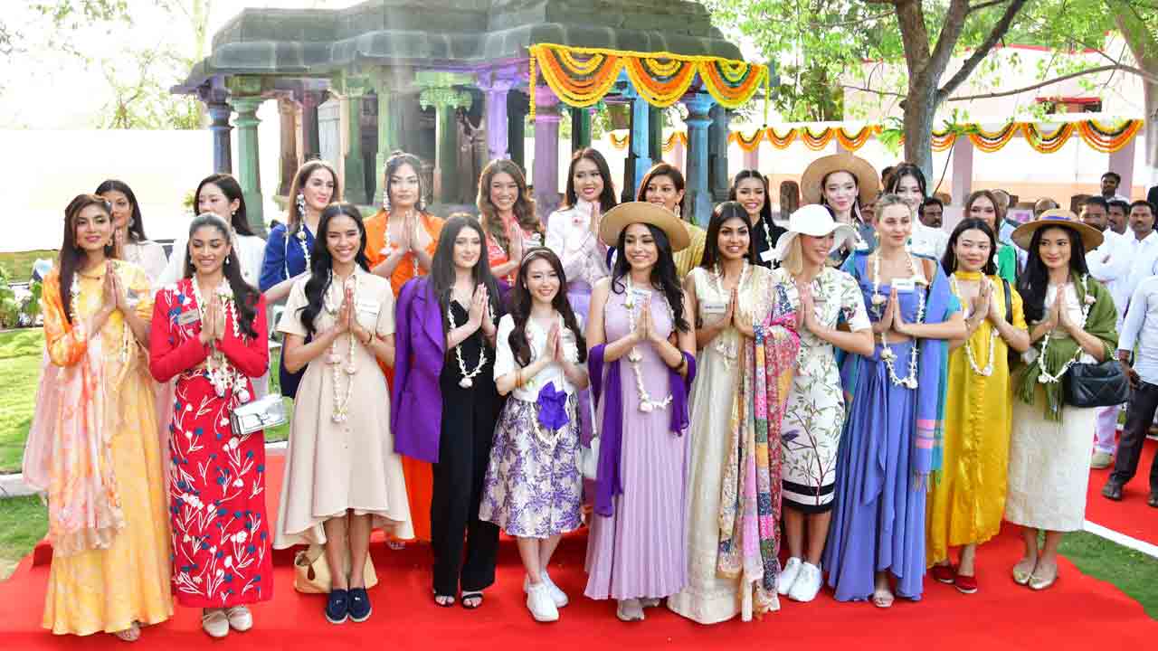 అందాల భామలు అదరహో..