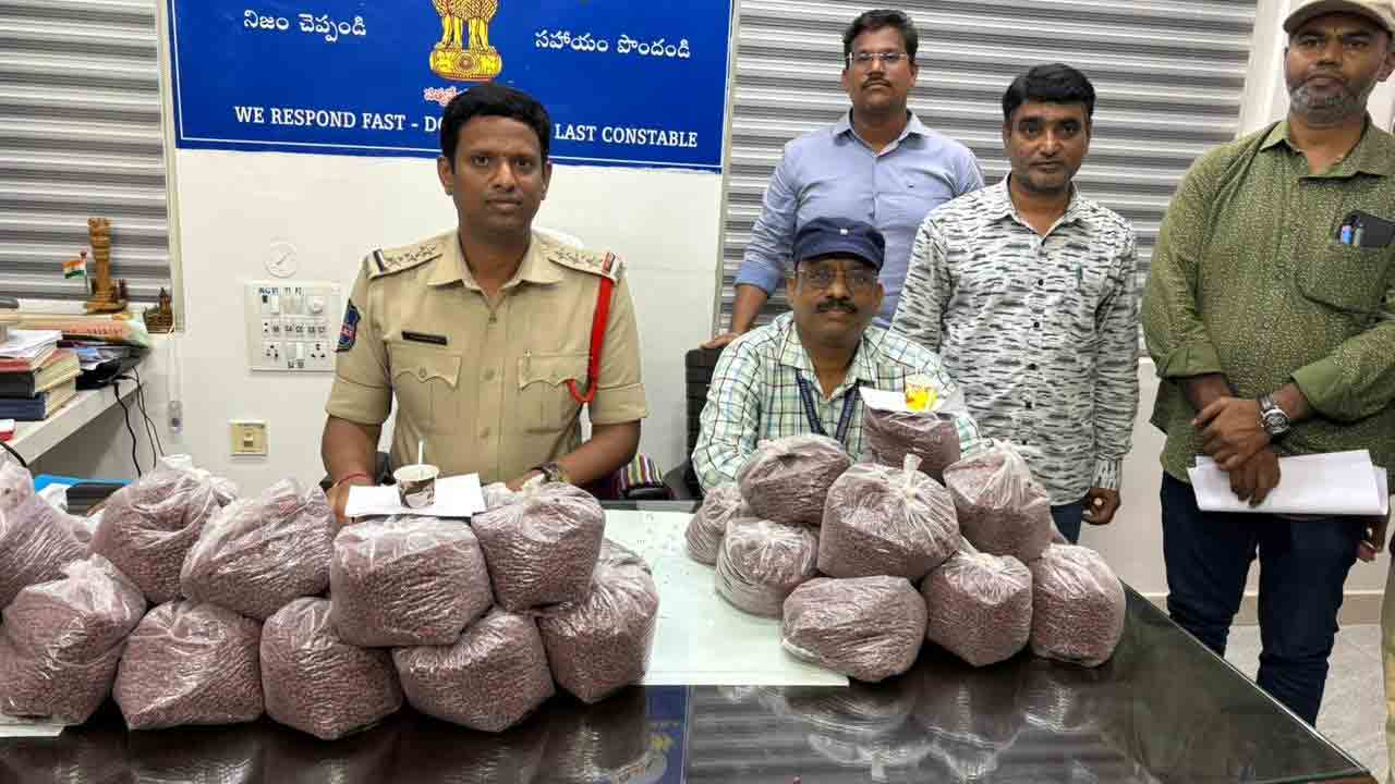 నకిలీ విత్తనాలను అమ్మితే లైసెన్సులు రద్దు