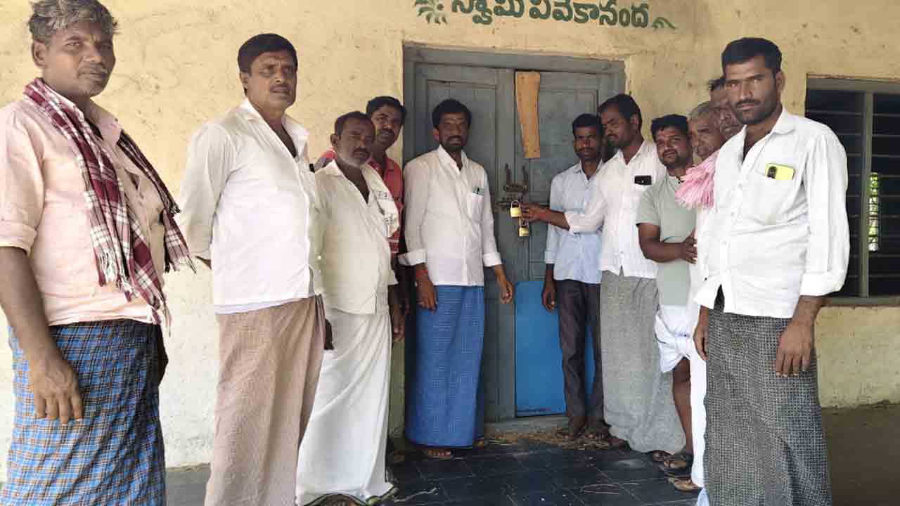 సొమ్మొకరిది.. సోకొకరిది