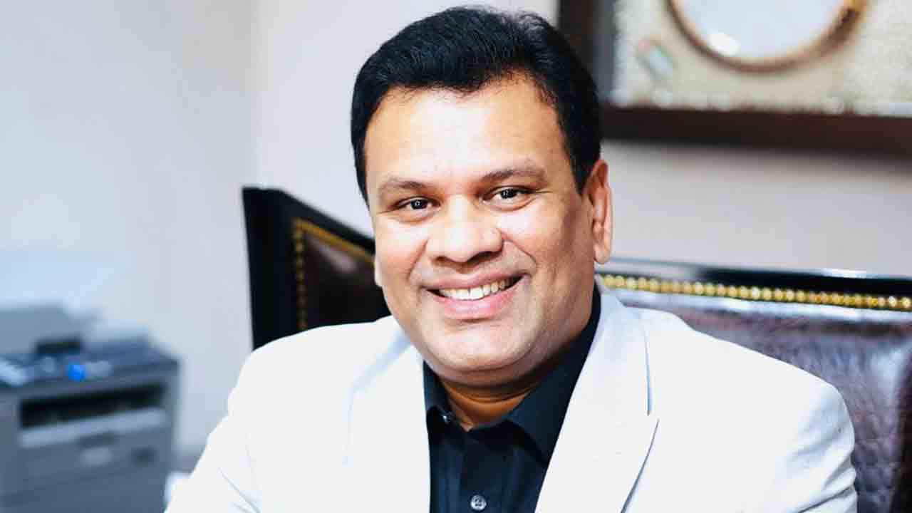 కేటీఆర్‌కు నోటీసులు, రాజకీయ కుట్ర : మహేష్ బిగాల