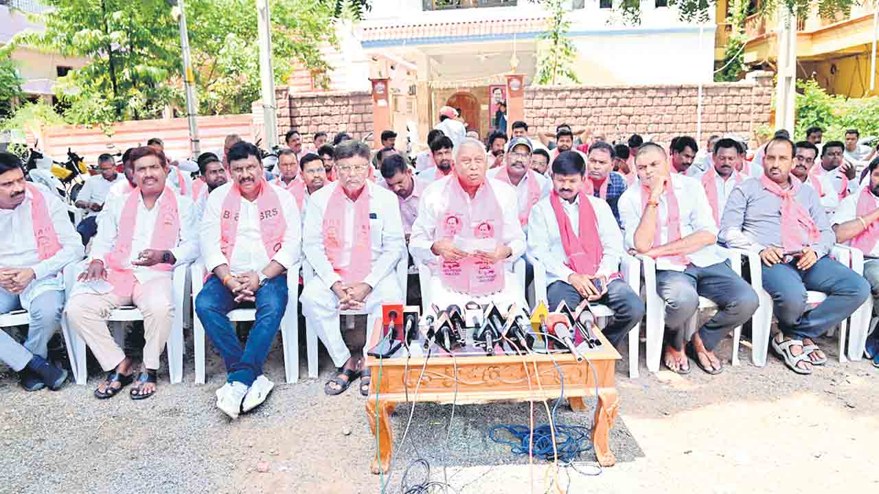 అభివృద్ధిపై చర్చకు సిద్ధం