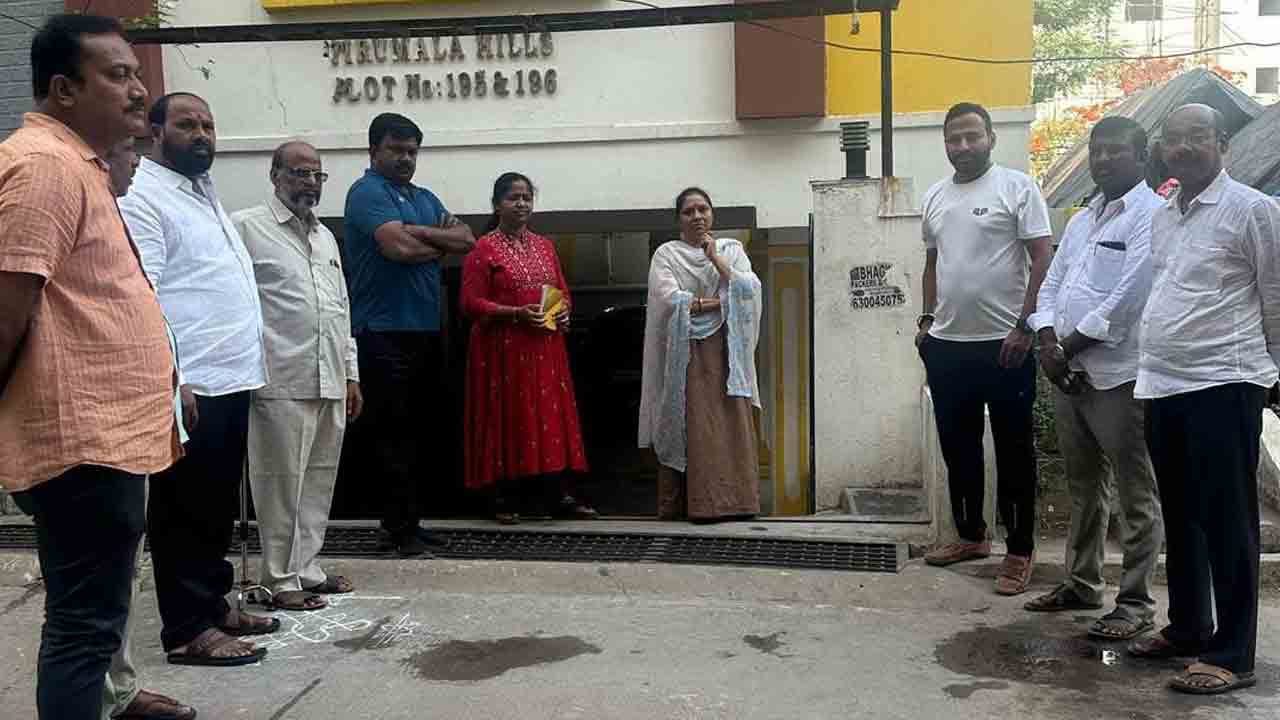 BRS Leaders | తిరుమల హిల్స్ కాలనీలో సమస్యలను తెలుసుకున్న బీఆర్‌ఎస్‌ నాయకులు