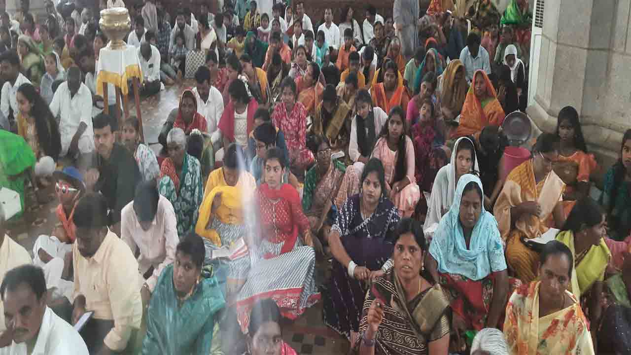 Medak Church | భక్తులు, పర్యాటకులతో సందడిగా మెదక్ చర్చి