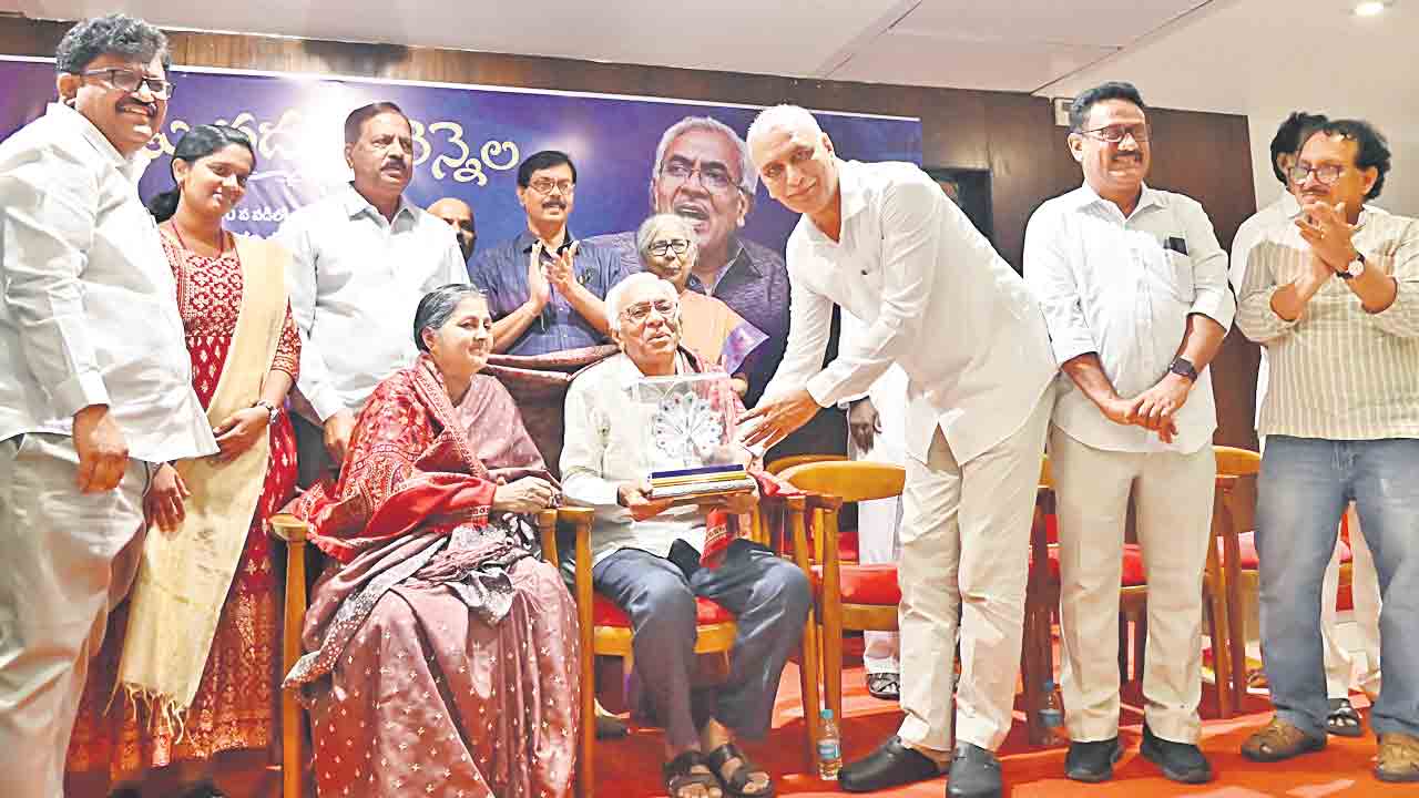 నిబద్ధత కలిగిన రచయిత నందిని