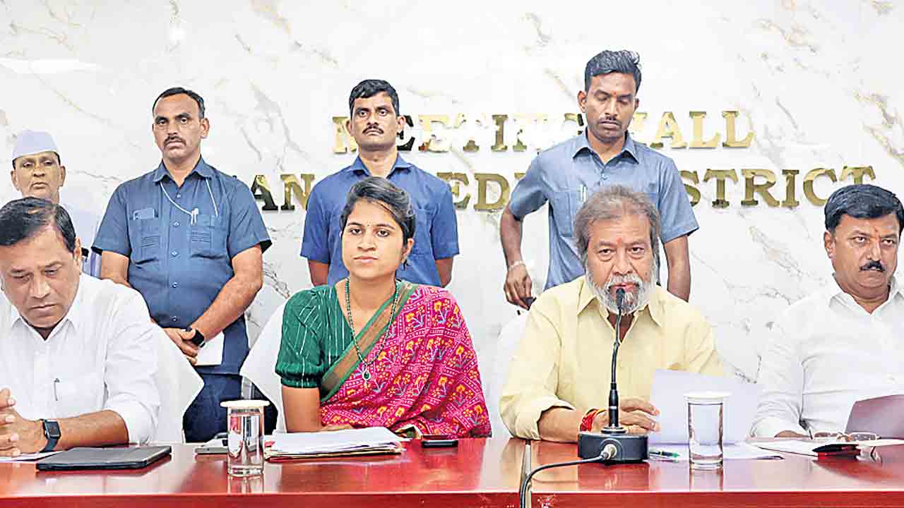 సీఎం పర్యటనను విజయవంతం చేయాలి