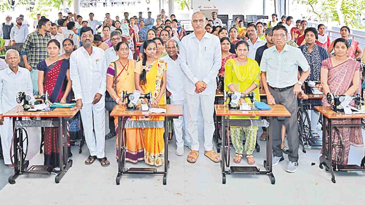 స్థానిక సంస్థల ఎన్నికల్లో కాంగ్రెస్‌కు గుణపాఠం చెప్పాలి