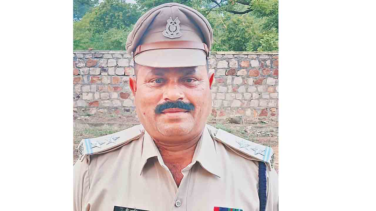 దేశసేవలో గిరిజన బిడ్డలు